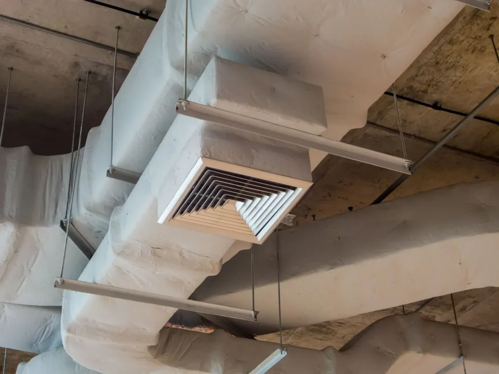 Ceiling-mounted ventilation system in building